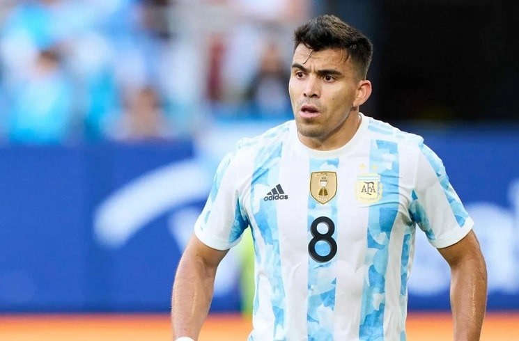 El aporte silencioso del lateral izquierdo argentino de a pie Marcos Acuña